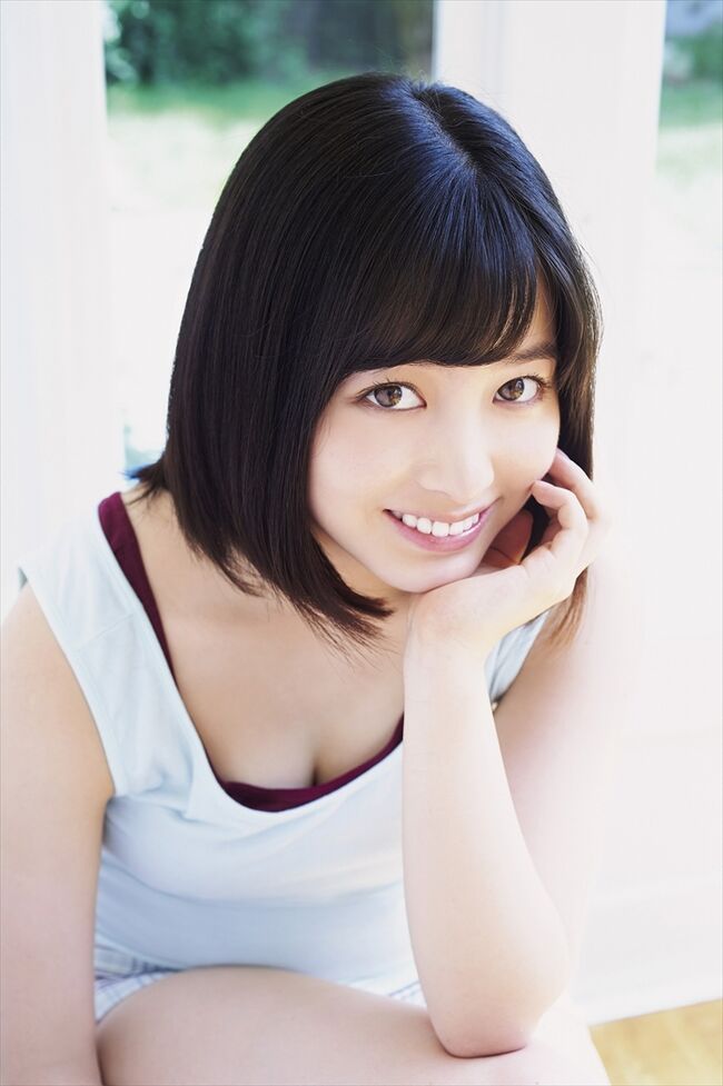 橋本環奈の巨乳谷間やグラビア画像659枚 おっぱいが大きい清純派女優の谷間や水着姿、お宝チラリショットまとめ379