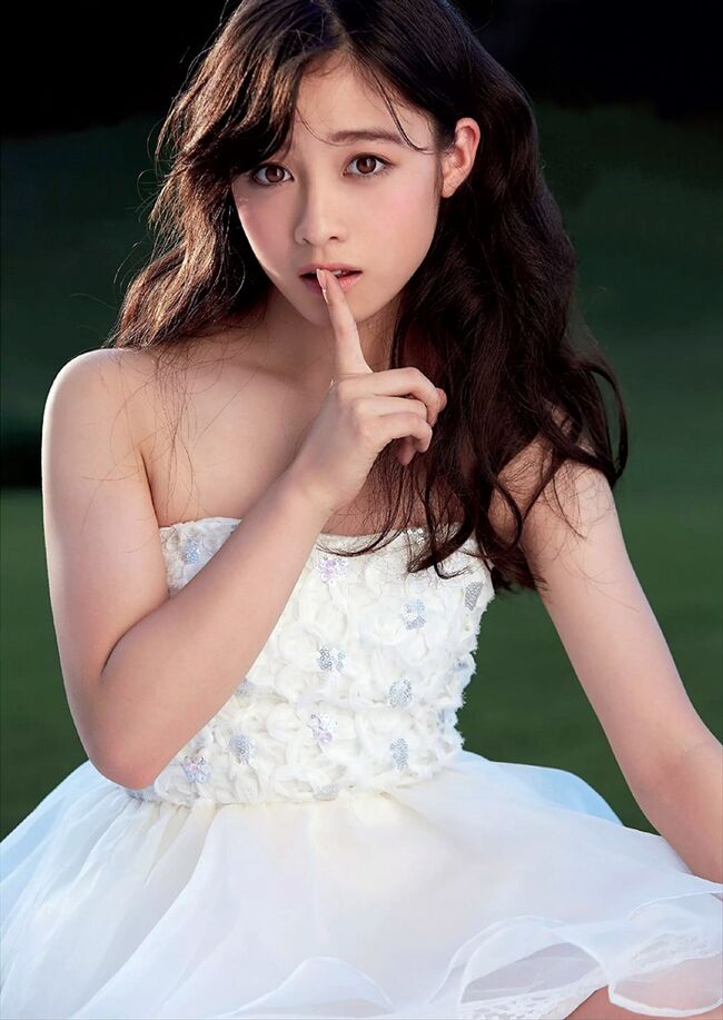 橋本環奈の巨乳谷間やグラビア画像659枚 おっぱいが大きい清純派女優の谷間や水着姿、お宝チラリショットまとめ381