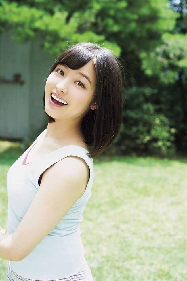 橋本環奈の巨乳谷間やグラビア画像659枚 おっぱいが大きい清純派女優の谷間や水着姿、お宝チラリショットまとめ383