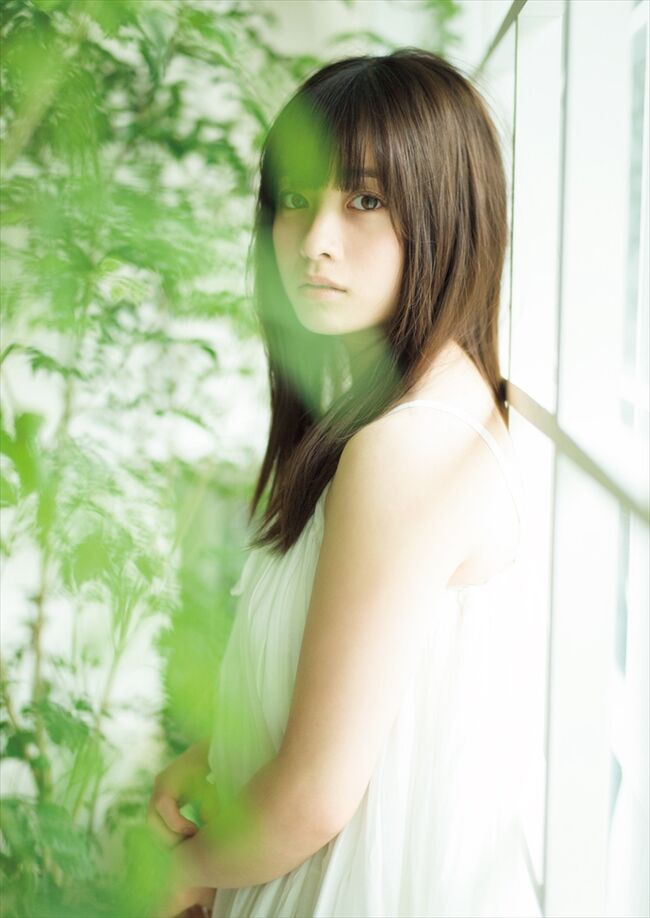 橋本環奈の巨乳谷間やグラビア画像659枚 おっぱいが大きい清純派女優の谷間や水着姿、お宝チラリショットまとめ404