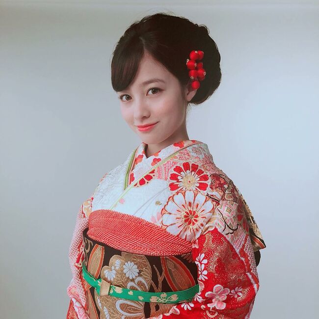 橋本環奈の巨乳谷間やグラビア画像659枚 おっぱいが大きい清純派女優の谷間や水着姿、お宝チラリショットまとめ425