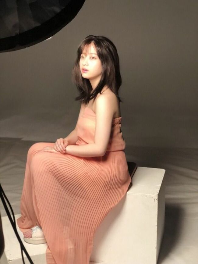 橋本環奈の巨乳谷間やグラビア画像659枚 おっぱいが大きい清純派女優の谷間や水着姿、お宝チラリショットまとめ427
