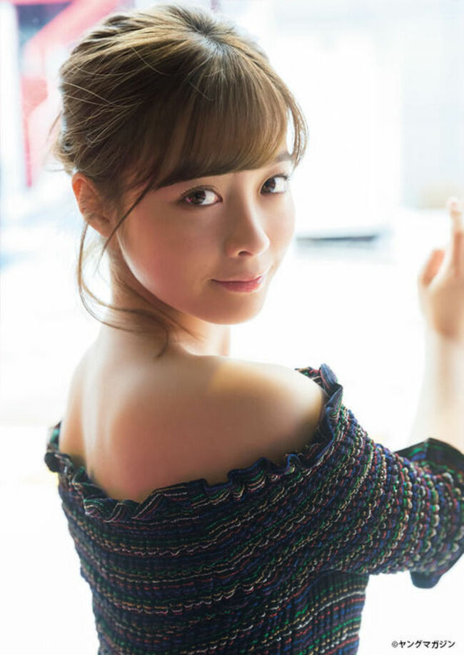 橋本環奈の巨乳谷間やグラビア画像659枚 おっぱいが大きい清純派女優の谷間や水着姿、お宝チラリショットまとめ460