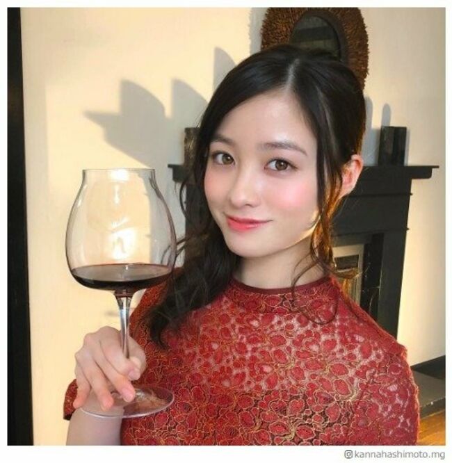 橋本環奈の巨乳谷間やグラビア画像659枚 おっぱいが大きい清純派女優の谷間や水着姿、お宝チラリショットまとめ483
