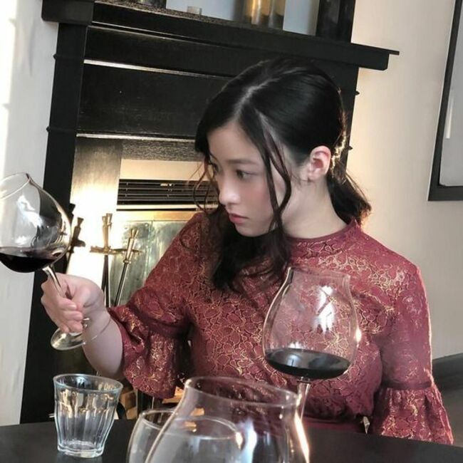 橋本環奈の巨乳谷間やグラビア画像659枚 おっぱいが大きい清純派女優の谷間や水着姿、お宝チラリショットまとめ488