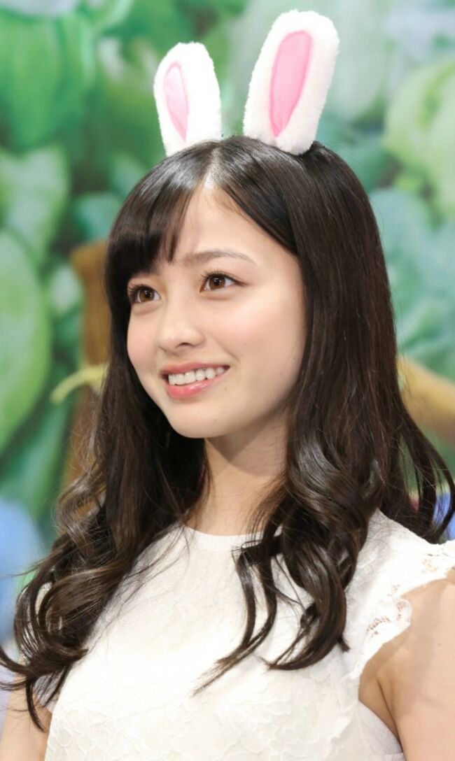 橋本環奈の巨乳谷間やグラビア画像659枚 おっぱいが大きい清純派女優の谷間や水着姿、お宝チラリショットまとめ521