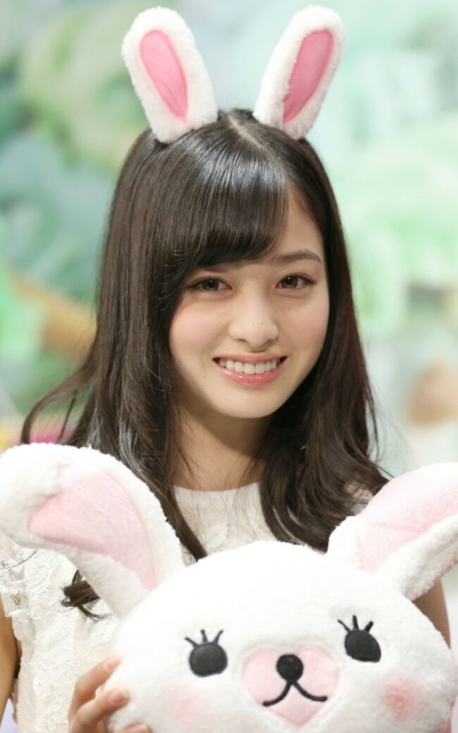 橋本環奈の巨乳谷間やグラビア画像659枚 おっぱいが大きい清純派女優の谷間や水着姿、お宝チラリショットまとめ529
