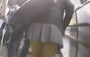 JK逆さ撮りエロGIF019