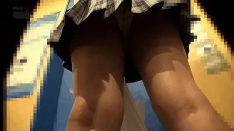 JK逆さ撮りエロGIF031