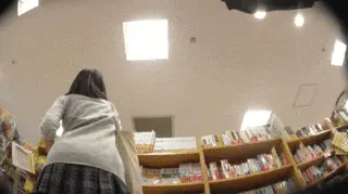 JK逆さ撮りエロGIF040