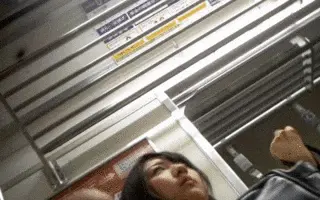 JK逆さ撮りエロGIF084