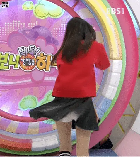 芸能人パンチラGIF画像077