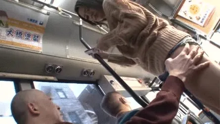 痴漢エロGIF画像158枚 満員電車でJKやOLがおっぱいもお尻もマンコも弄られまくってるシーン集めてみた070