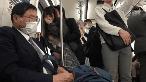 痴漢エロGIF画像278枚 満員電車でJKやOLがおっぱいもお尻もマンコも弄られまくってるシーン集めてみた258