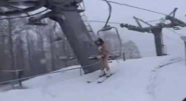 野外露出エロGIF画像115枚 街中や公園・電車など公衆の面前でおっぱい晒す変態集めてみた046