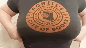 おっぱいドロップエロGIF画像70枚 たくし上げた服からポロリする巨乳・爆乳集めてみた049