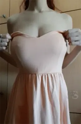 おっぱいドロップエロGIF画像70枚 たくし上げた服からポロリする巨乳・爆乳集めてみた055