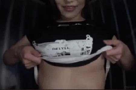 おっぱいドロップエロGIF画像70枚 たくし上げた服からポロリする巨乳・爆乳集めてみた058