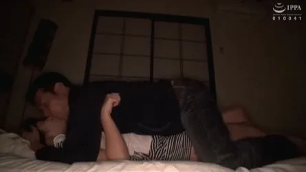 夜這いエロGIF画像72枚 寝てる人妻やギャルに無許可で襲い掛かってるセックス集めてみた066