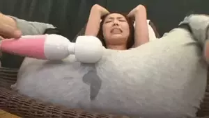 着衣潮吹きエロGIF画像33枚 スウェットやパンスト越しに電マで気持ち良くなってるシーン集めてみた012