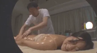 マッサージエロGIF画像125枚 オイルでぬるぬるなおっぱいやマンコを弄られて気持ち良くなってるシーン集めてみた026