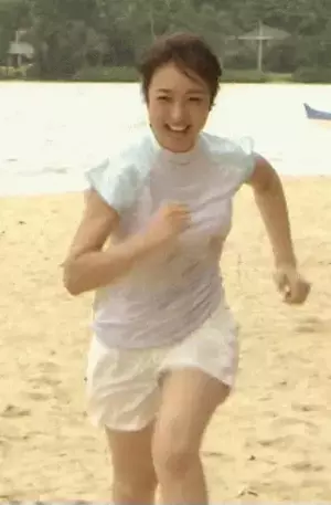 芸能人乳揺れエロGIF画像80枚 巨乳女優や爆乳グラドルのテレビで弾むおっぱい集めてみた050