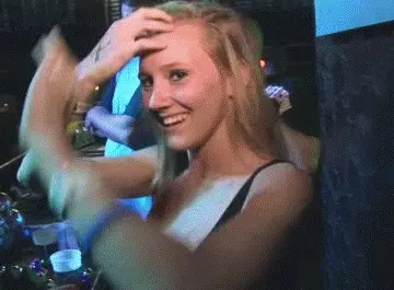 おっぱいチャレンジエロGIF画像46枚 屋外で自らポロリしてる巨乳外人集めてみた032