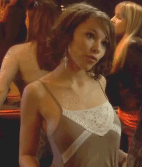 おっぱいチャレンジエロGIF画像46枚 屋外で自らポロリしてる巨乳外人集めてみた036