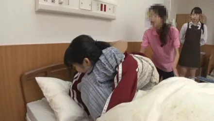 セクハラエロGIF画像35枚 巨乳OLやJKが上司やマッサージ師に触られまくってるシーン集めてみた002