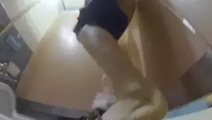 トイレ盗撮エロGIF画像60枚 JKやOLのおしっこ隠し撮り集めてみた016
