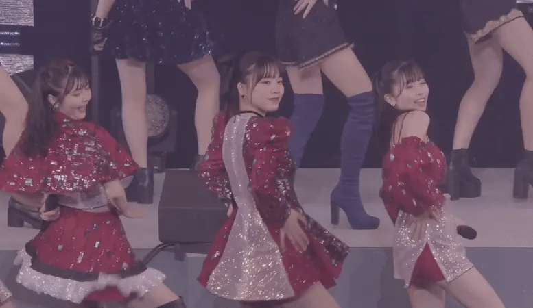 アイドルエロGIF画像50枚 AKBや欅坂など美少女たちのおっぱいやパンチラ集めてみた002