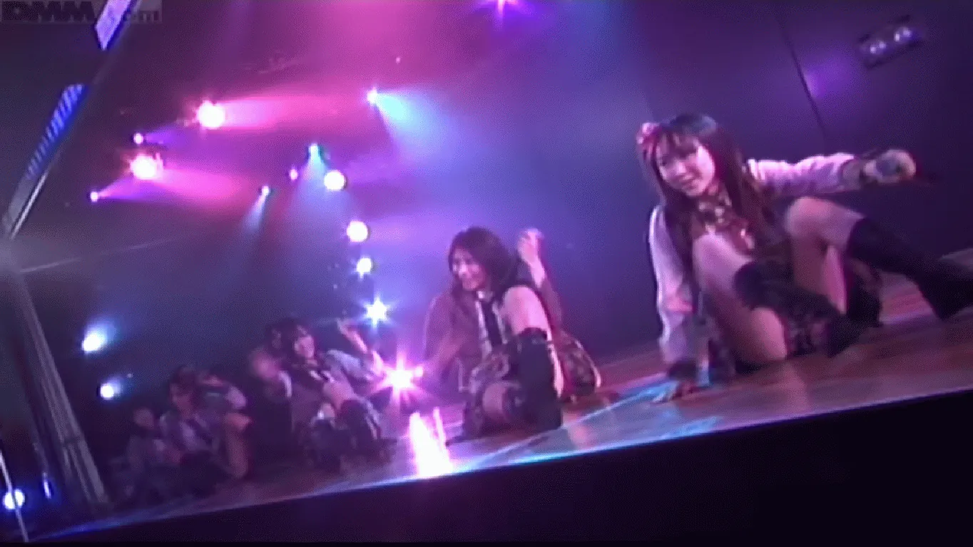アイドルエロGIF画像50枚 AKBや欅坂など美少女たちのおっぱいやパンチラ集めてみた025
