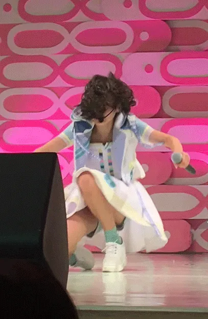 アイドルエロGIF画像50枚 AKBや欅坂など美少女たちのおっぱいやパンチラ集めてみた100