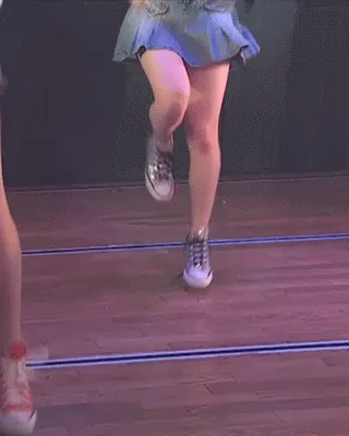 アイドルエロGIF画像50枚 AKBや欅坂など美少女たちのおっぱいやパンチラ集めてみた104