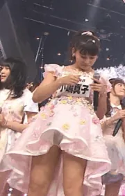 アイドルエロGIF画像50枚 AKBや欅坂など美少女たちのおっぱいやパンチラ集めてみた110