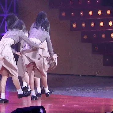アイドルエロGIF画像50枚 AKBや欅坂など美少女たちのおっぱいやパンチラ集めてみた127