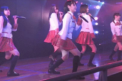 アイドルエロGIF画像50枚 AKBや欅坂など美少女たちのおっぱいやパンチラ集めてみた130