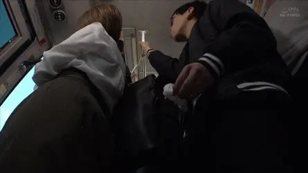 逆痴漢エロGIF画像30枚 JKやOLに痴女られて手コキされてるシーン集めてみた020