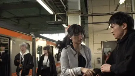 逆痴漢エロGIF画像30枚 JKやOLに痴女られて手コキされてるシーン集めてみた037