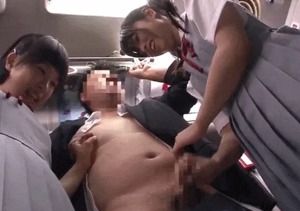 逆痴漢エロGIF画像30枚 JKやOLに痴女られて手コキされてるシーン集めてみた054