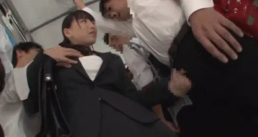 逆痴漢エロGIF画像30枚 JKやOLに痴女られて手コキされてるシーン集めてみた059