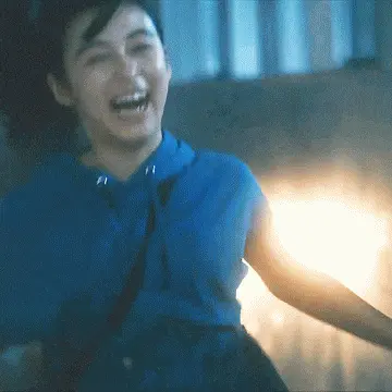 パイスラエロGIF画像33枚 着衣巨乳お姉さんの谷間が強調されたおっぱい集めてみた004