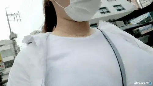 パイスラエロGIF画像33枚 着衣巨乳お姉さんの谷間が強調されたおっぱい集めてみた026