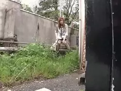 立ちションエロGIF画像41枚 野外や男子トイレで立ったまま放尿してるJKやギャル集めてみた002