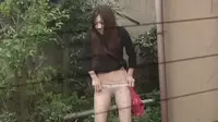 立ちションエロGIF画像41枚 野外や男子トイレで立ったまま放尿してるJKやギャル集めてみた029