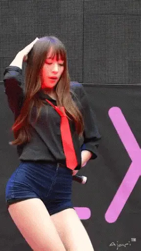 ホットパンツエロGIF画像40枚 激ミニなすそからハミパンしてる素人やアイドル・痴漢セックス集めてみた004