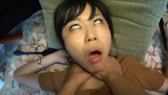 首絞め絶頂エロGIF画像41枚 酸欠と快感でアヘ顔晒しながらイキ果てる変態女集めてみた010