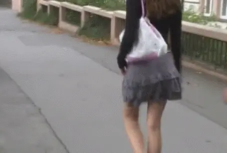 ズリ下げダッシュエロGIF画像30枚 すれ違いざまに服を脱がされておっぱいポロリしてるシーン集めてみた035