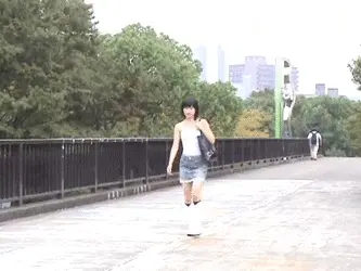 ズリ下げダッシュエロGIF画像30枚 すれ違いざまに服を脱がされておっぱいポロリしてるシーン集めてみた043
