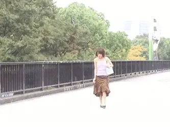 ズリ下げダッシュエロGIF画像30枚 すれ違いざまに服を脱がされておっぱいポロリしてるシーン集めてみた049